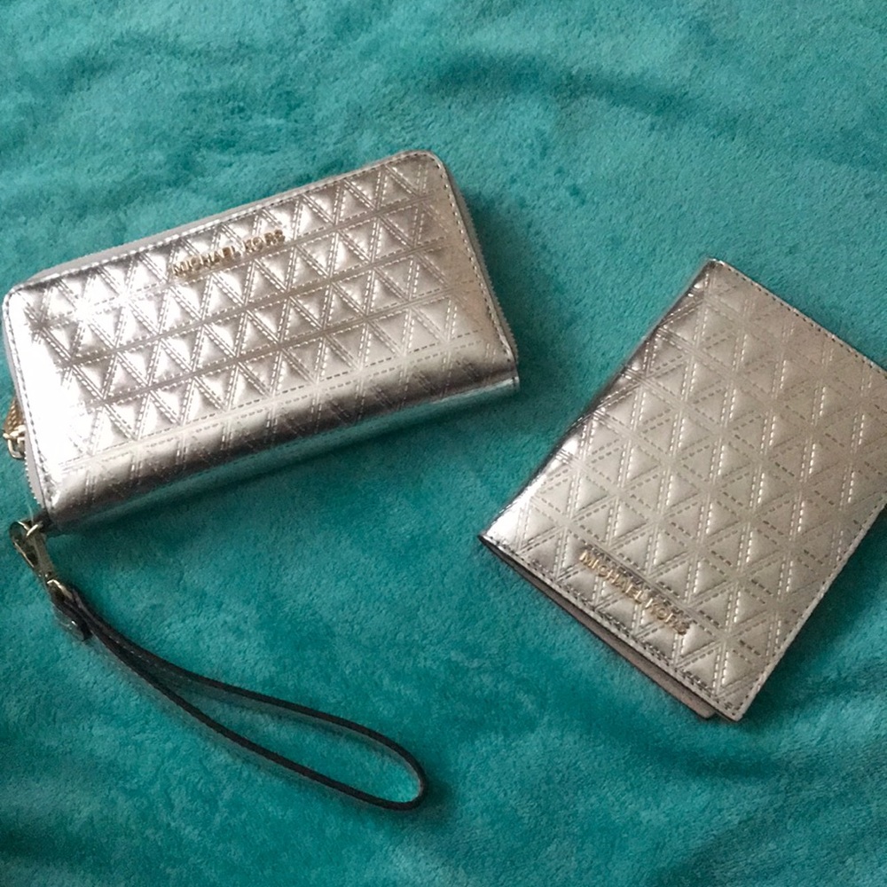 Michael Kors Wallet & matching passport!!